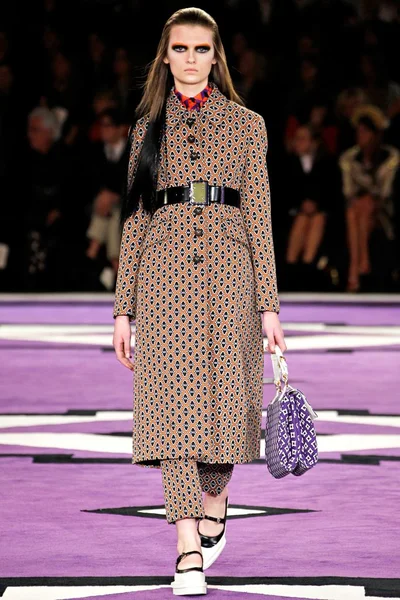 Look 7